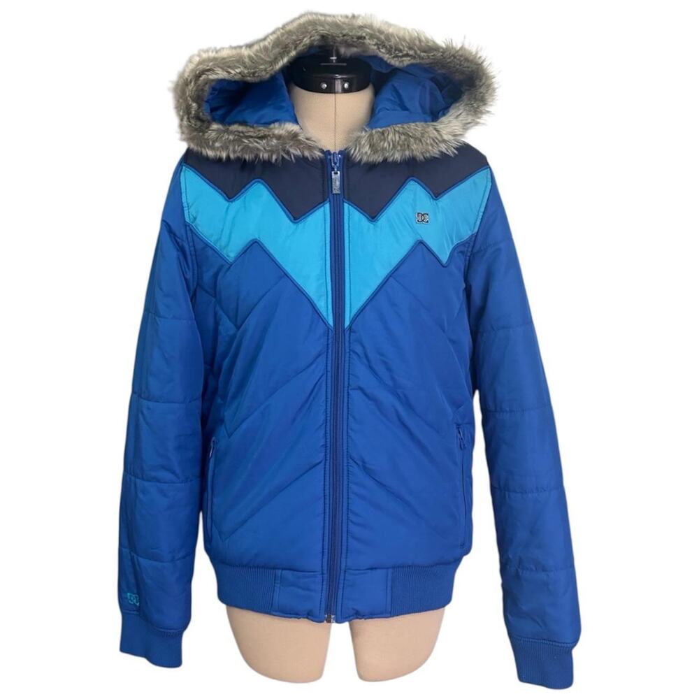 Women’s 2010 DC Shoes blue puffer jacket with fur hood, size M